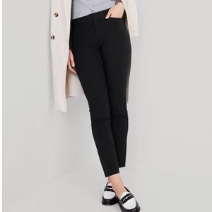 EUC Old Navy Pixie mid rise skinny ankle crop pants